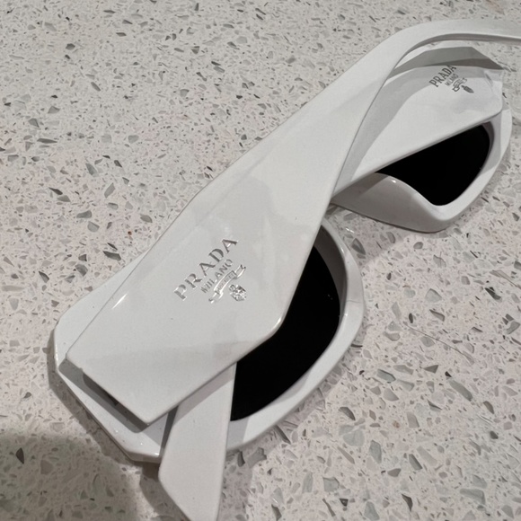 Prada sunglasses - Picture 3 of 4